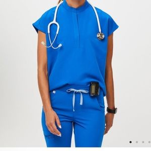 FIGS RAFAELA OVERSIZED SCRUB TOP